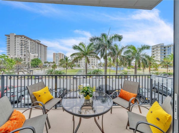 2101 S Ocean Dr, Hollywood, FL 33019