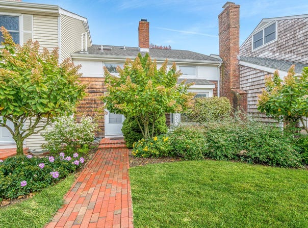 570 Hampton Rd, Southampton, NY 11968