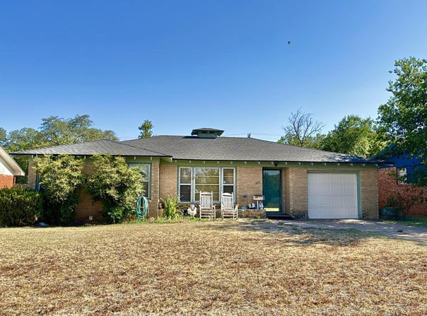 215 SW 10th, Plainview, TX 79072
