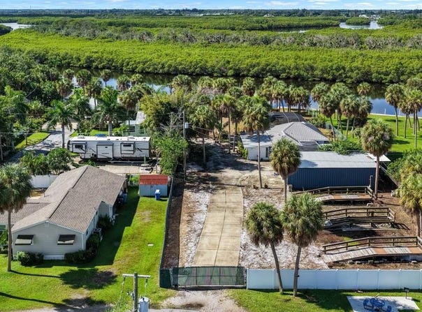 102 TROUVE Lane, RUSKIN, FL 33570