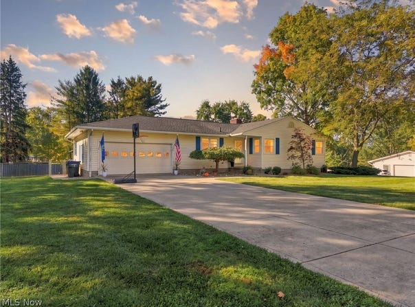 656 N Hidden Valley Road, Cuyahoga Falls, OH 44223