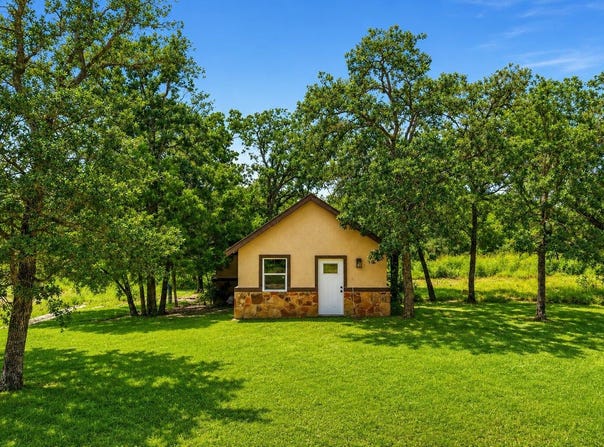 499 Bridgestone Ct, Lockhart, TX 78644