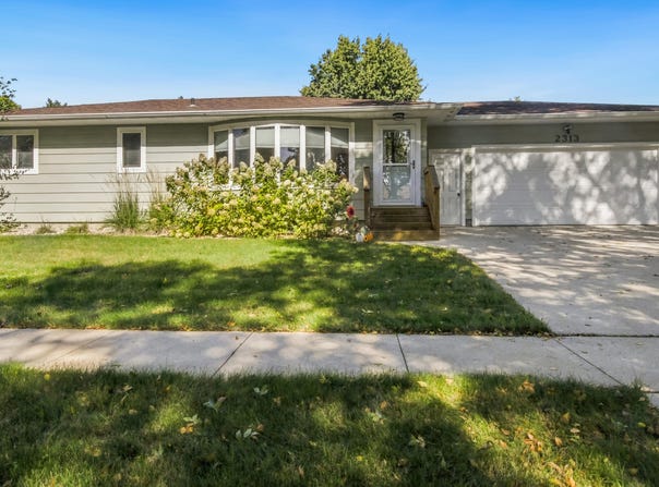 2313 15th Avenue, Aberdeen, SD 57401