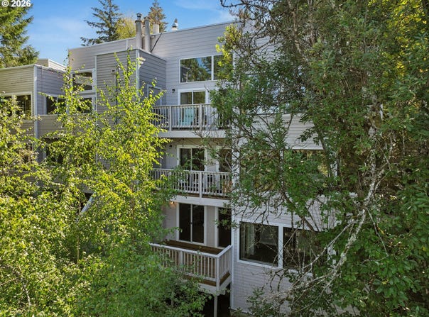48 EAGLE CREST Dr, LakeOswego, OR 97035