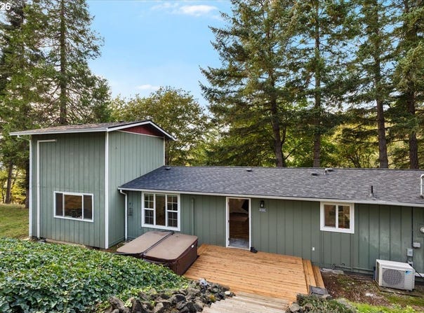 225 FOX Ln, Roseburg, OR 97471