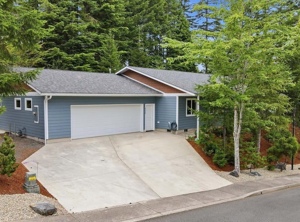 2256 TIMBERLINE Dr, CoosBay, OR 97420