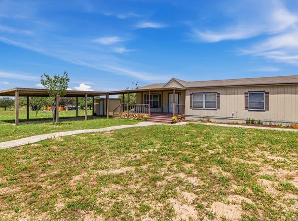 646 Old Colony, Seguin, TX 78155