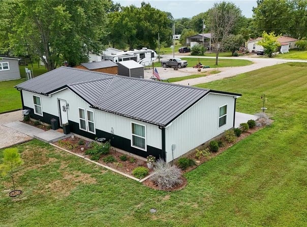 21 Buckskin Drive, Linn Valley, KS 66040