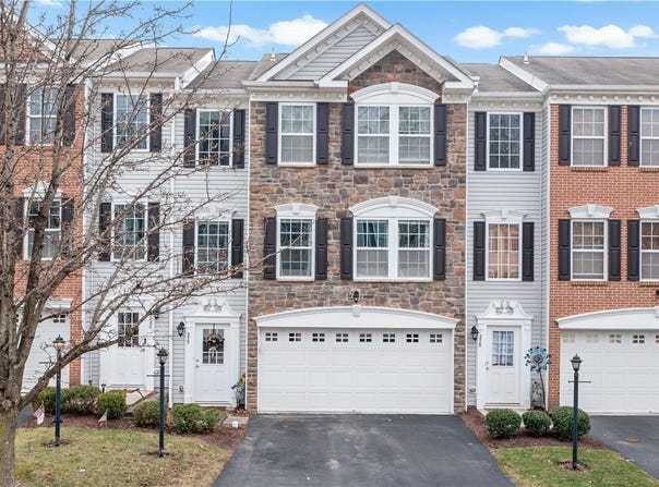 259 Grace Manor Dr, Coraopolis, PA 15108