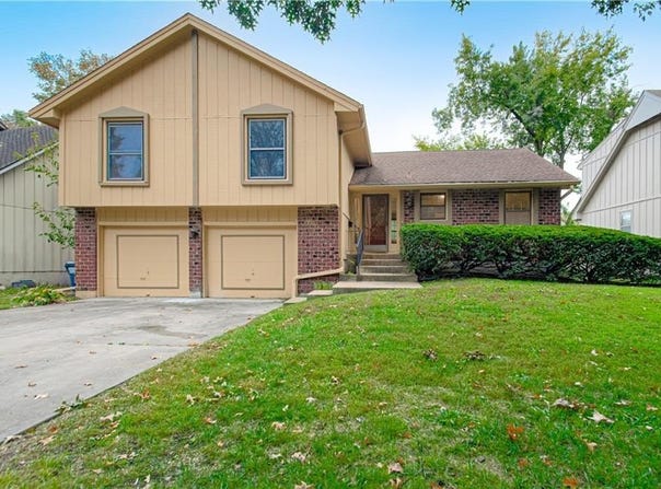 9835 W 101st Street, Overland Park, KS 66212
