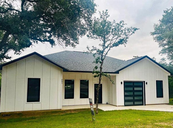 207 Laurel Ln, Spicewood, TX 78669