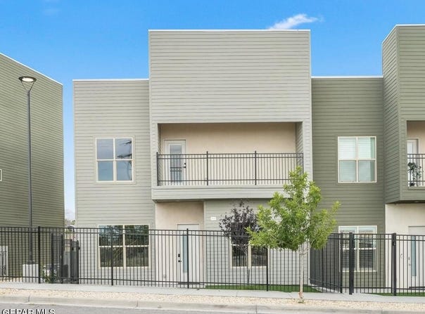 201 Desert Pass Street, El Paso, TX 79912