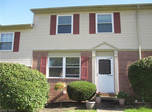 295 Carriage Lane, Canfield, OH 44406