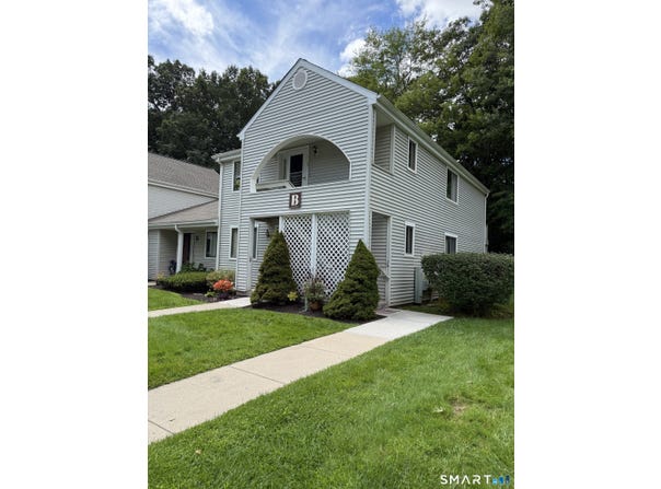 35 Nutmeg Road, Middlebury, CT 06762