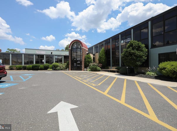 17 WHITE HORSE Pike, HADDON HEIGHTS, NJ 08035
