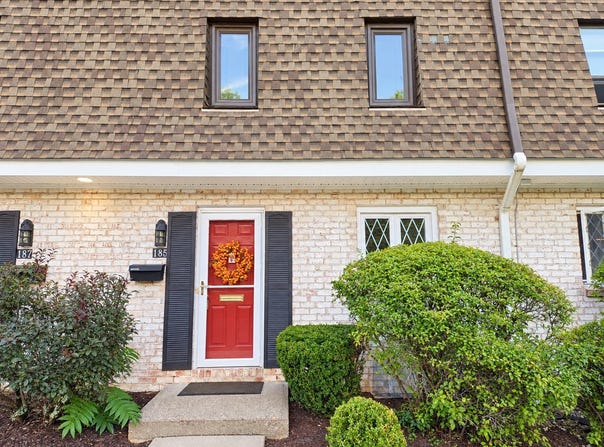 185 Porter Lake Dr, Springfield, MA 01106