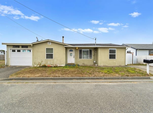 240 Glenn St, Crescent City, CA 95531