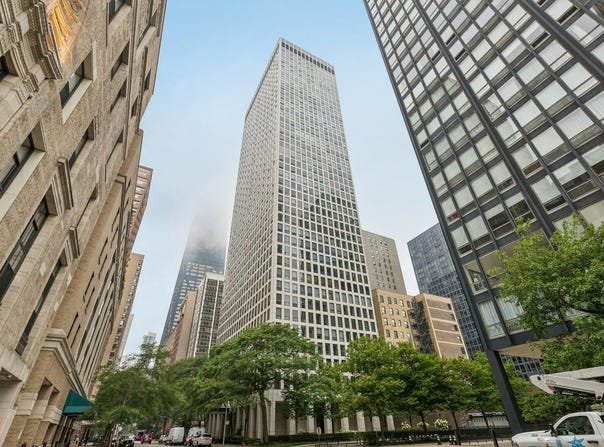 260 E CHESTNUT Street, Chicago, IL 60611