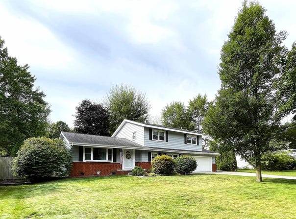 3000 Canterbury, Midland, MI 48642