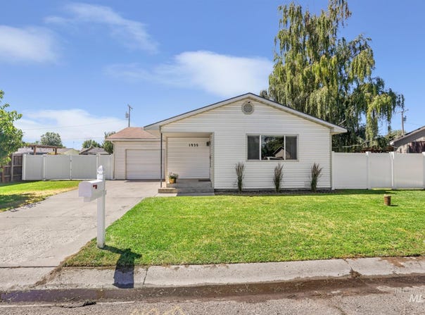 1935 17th St, Heyburn, ID 83336