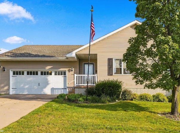 306 Thomas Drive, Marshalltown, IA 50158