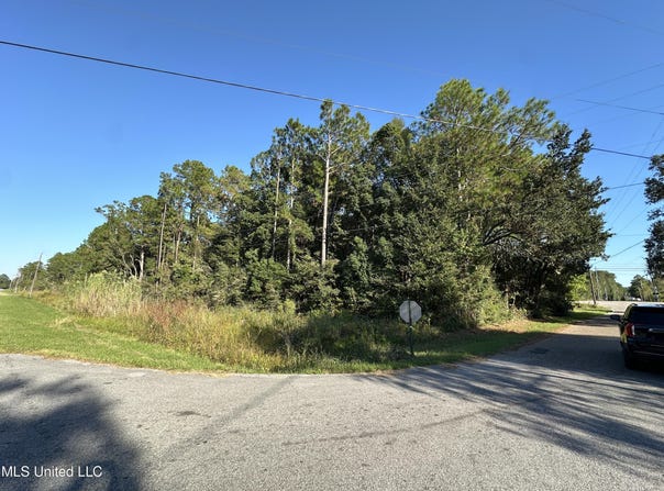 Hwy 90, Pascagoula, MS 39563