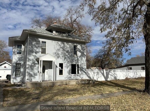 110 E 9TH, Grand Island, NE 68801