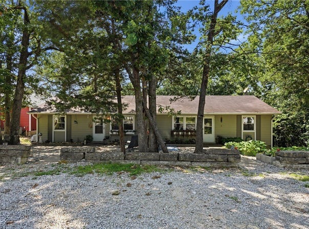 2 Hillside Drive, Holiday Island, AR 72631