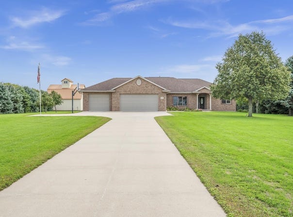 2578 225th Avenue, Milford, IA 51351