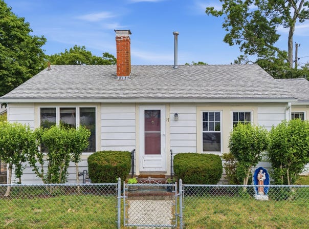 17 Swift Avenue, Wareham, MA 02571