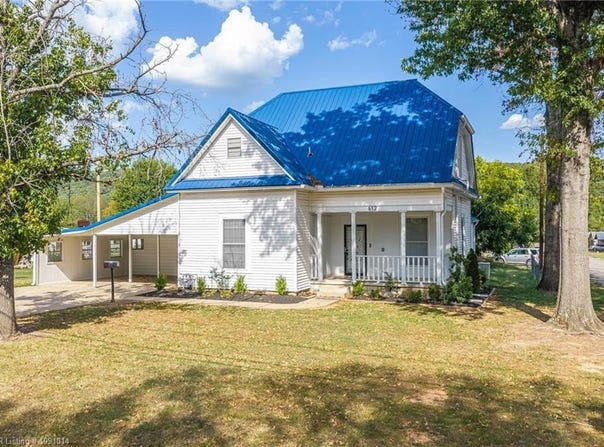 612 N 2nd ST, Ozark, AR 72949
