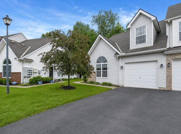 8410 Diversey Loop, Blacklick, OH 43004