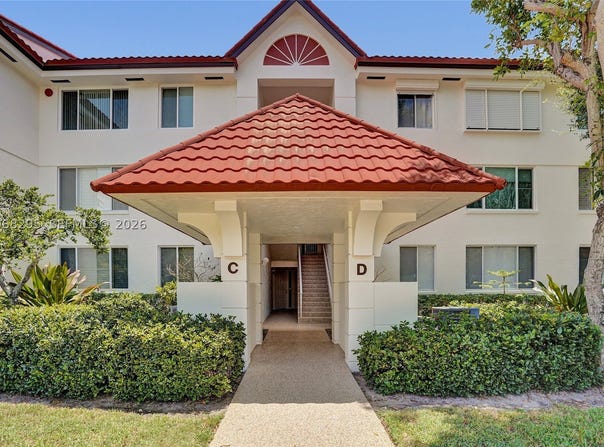 102 Half Moon Cir, Hypoluxo, FL 33462