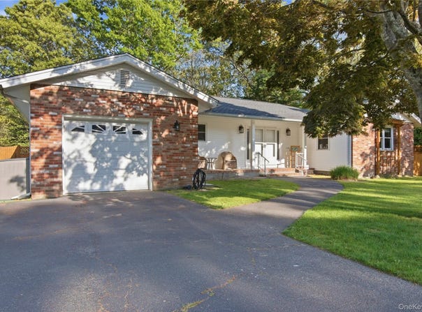 157 Belleview Avenue, Center Moriches, NY 11934