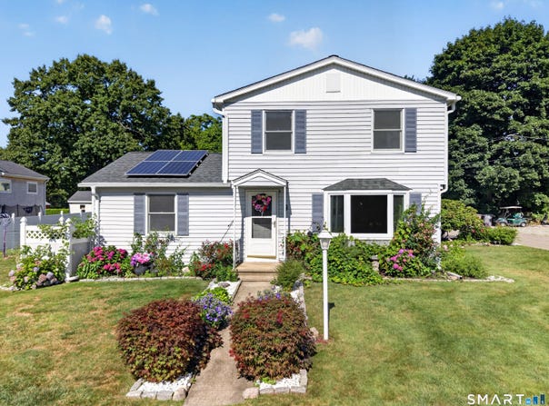 9 West Road, East Lyme, CT 06357