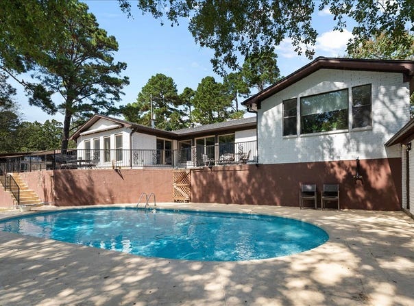 2002 W Lake Drive, Gladewater, TX 75647