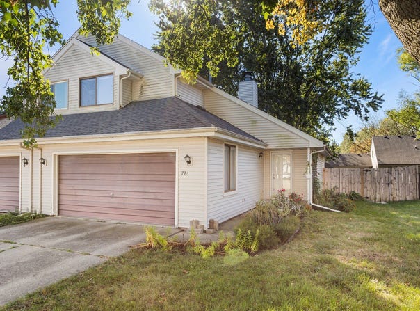 726 Higgins Road, Champaign, IL 61822