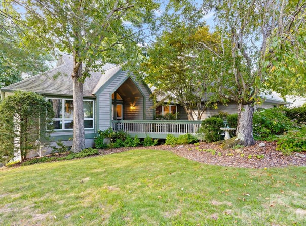128 Forest View Drive, Flat Rock, NC 28731