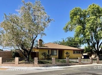 701 W Bataan Ave, Ridgecrest, CA 93555