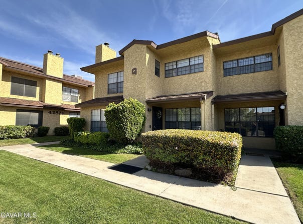 1537 W Avenue L, Lancaster, CA 93534