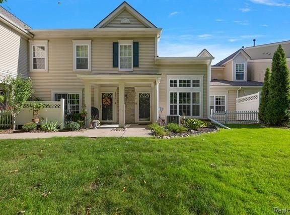 25816 Maritime Circle S, Harrison Twp, MI 48045