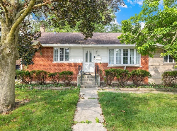 17606 Burnham Avenue, Lansing, IL 60438