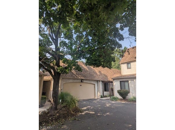 120 Park Gate Dr, Edison Twp., NJ 08820-4039
