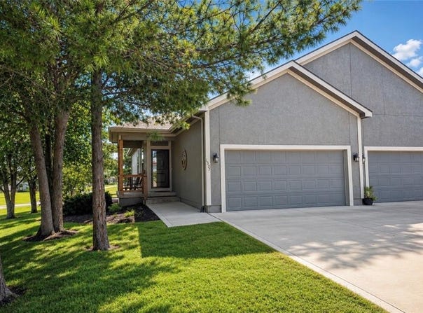 1327 N 158th Terrace, Basehor, KS 66007