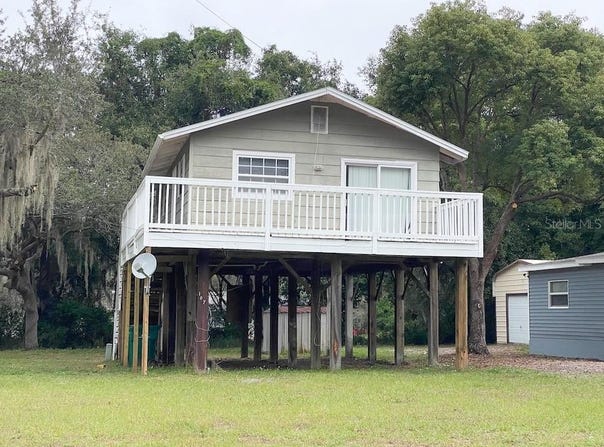 107 W STEVENS Avenue, EUSTIS, FL 32726