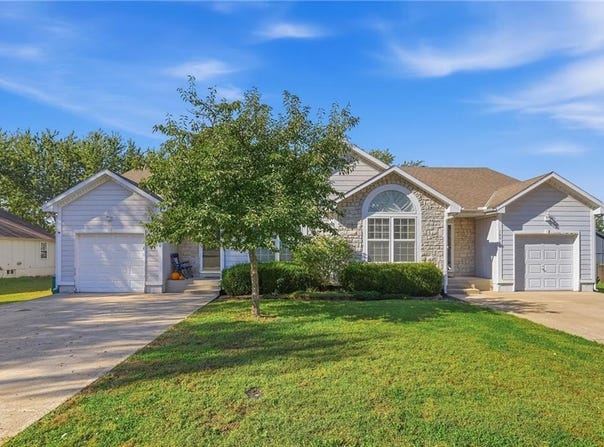 10504-06 Maple Avenue, Peculiar, MO 64078