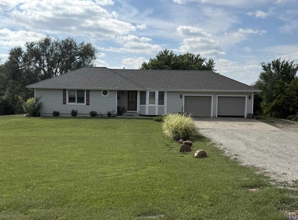9721 K-4 HWY, Meriden, KS 66512