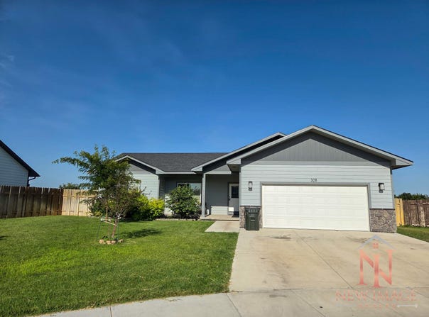 308 Park View Drive, Garden City, KS 67846