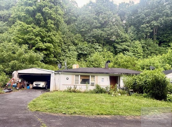3818 Brook St, BLUEFIELD, WV 24701