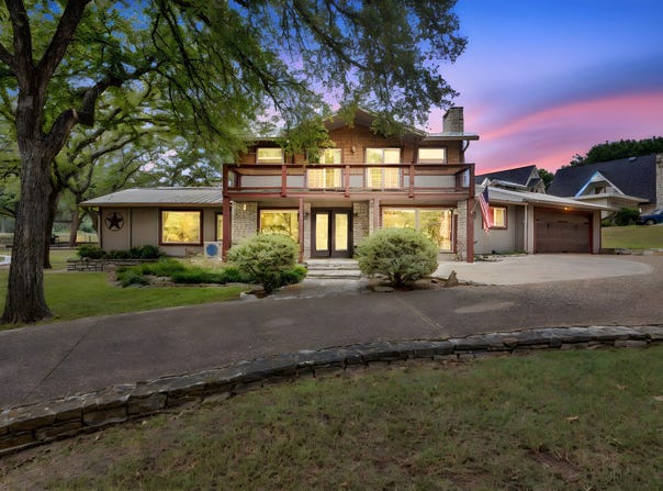 5102 Largo Drive, De Cordova, TX 76049